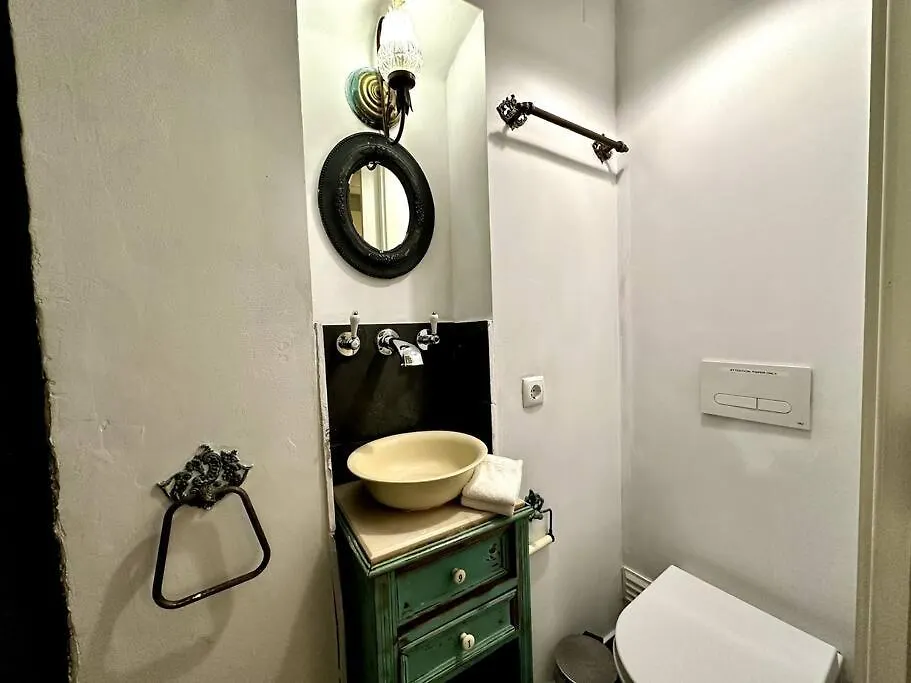 Апартаменты Budget 2 Bed In Bica Apart W Air Con - Belle Epoque Лиссабон Португалия