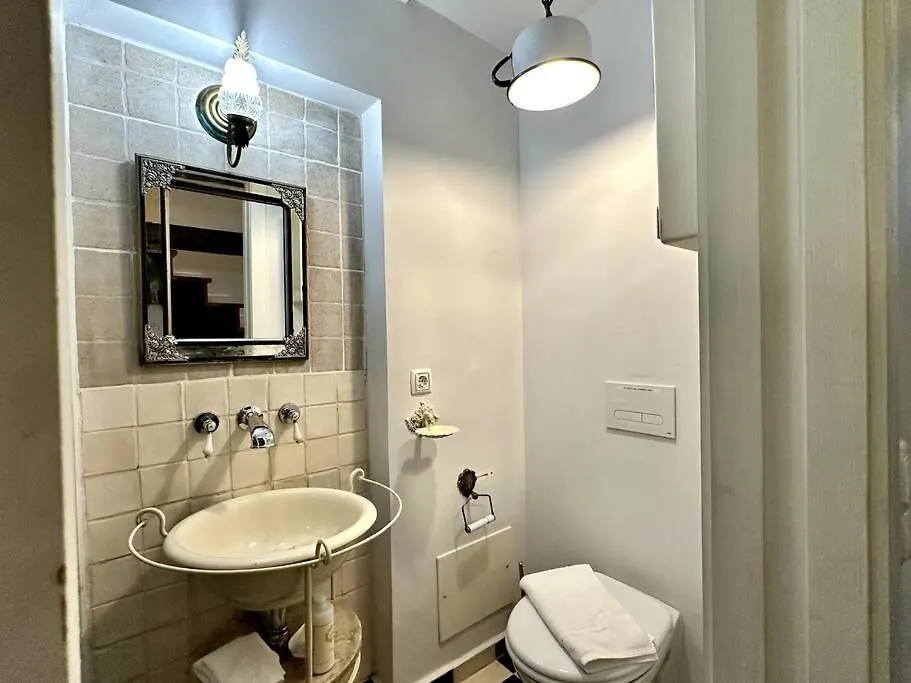 Budget 2 Bed In Bica Apart W Air Con - Belle Epoque Лиссабон 0*,  Португалия
